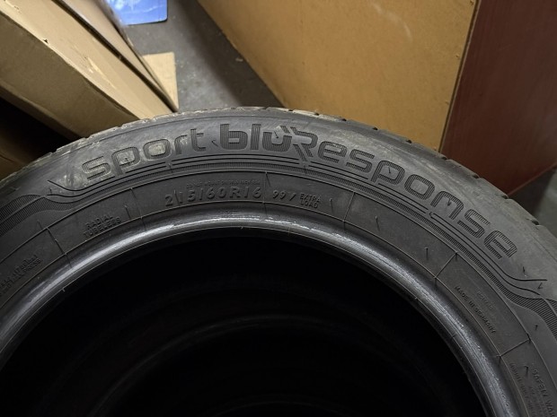 4db Dunlop Sport Bluresponse 215/60 R16