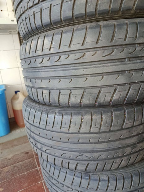 4db Dunlop nyári gumi 225/45 r17
