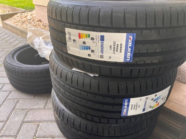 4db Falken Azenis FK520 nyri gumi 225/45/17