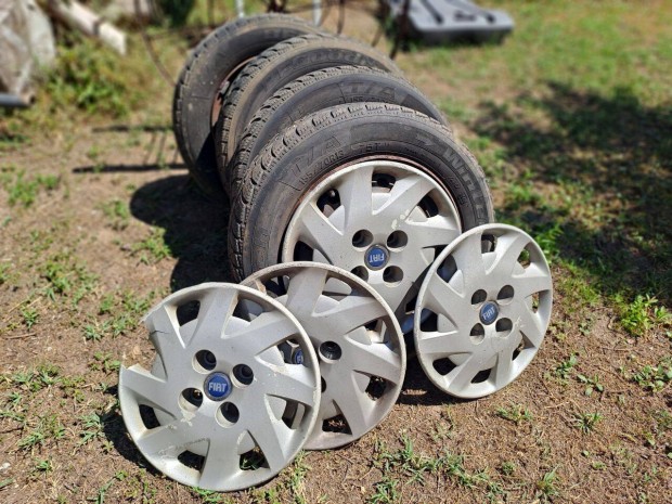 4db Fiat lemezfelni dsztrcsval
