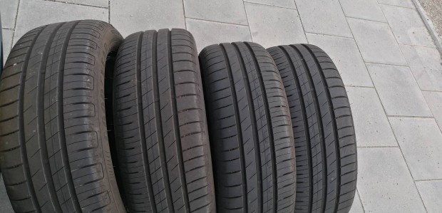 4db Goodyear Performance 195/55 R16 nyárigumi 7mm Profil, DOT3822.