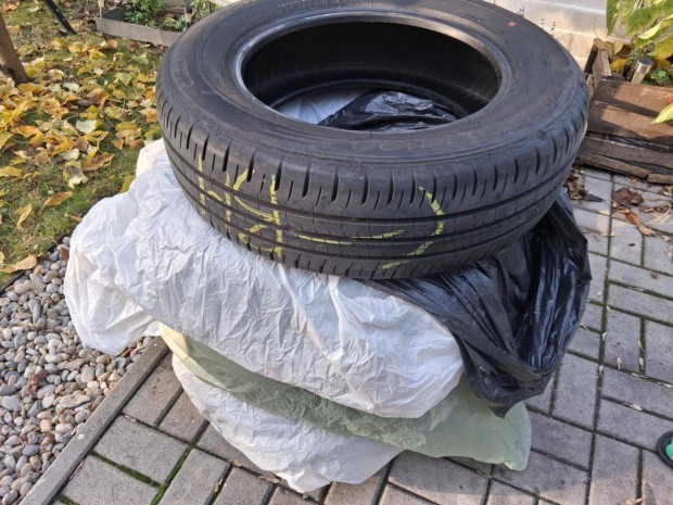 4db Gumiabroncs (nyri)