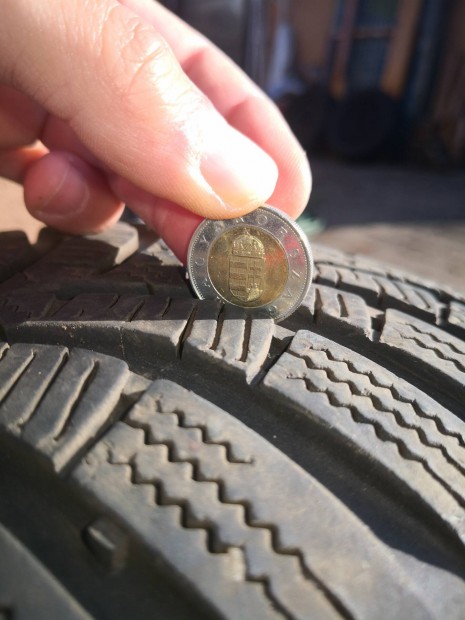 4db Hankook icept rs2 R15 tligumi kivl llapot