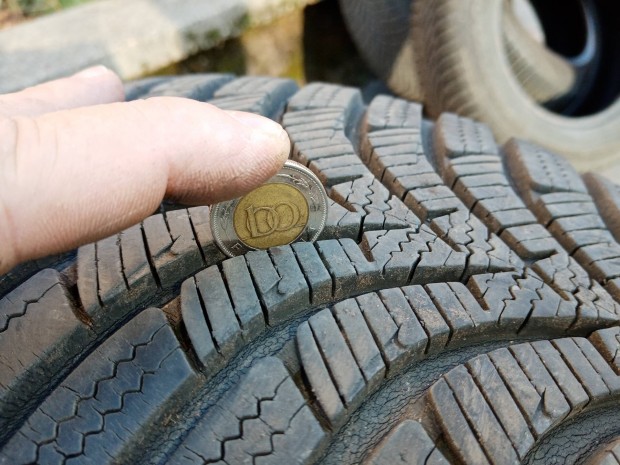 4db Hankook tligumi, 195/65/15, megkmlt, 5mm, dot18. 20000ft/4db.