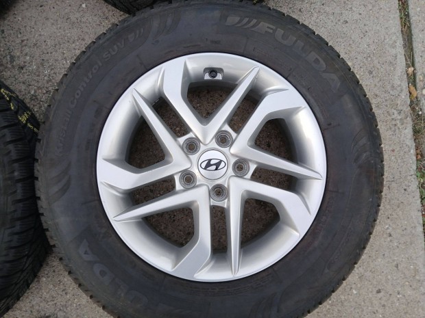 4db Hyundai Tucson 16" alufelni felni 2023-as tli gumikkal 5x114.3