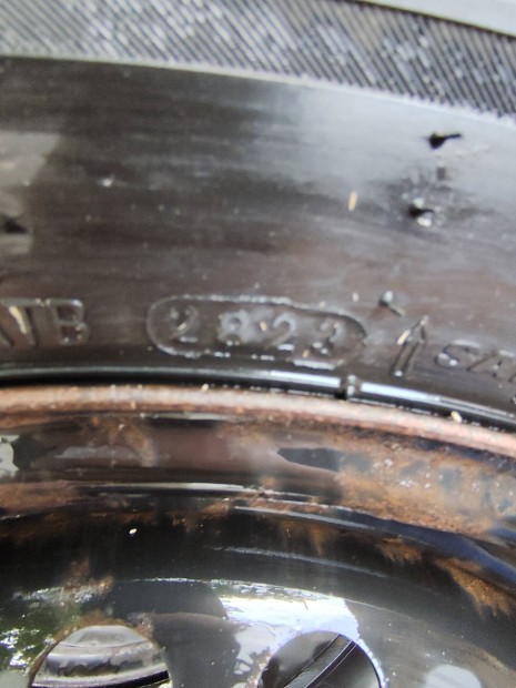 4db Kumho wintercraft téligumi 215 70 R16