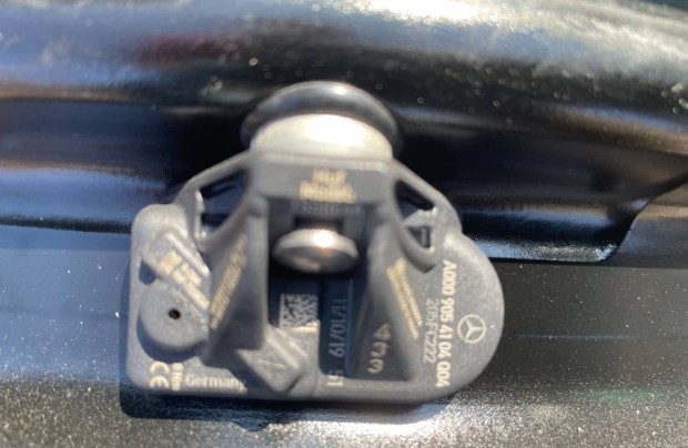 4db Mercedes Tpms szenzor elad�. 9054104Q04
