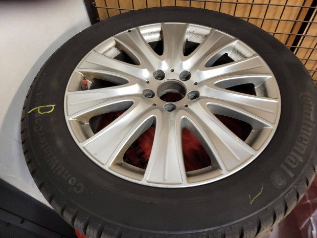 4db Mercedes gyári alufelni felni 8Jx18 ET41 Continental téligumikkal