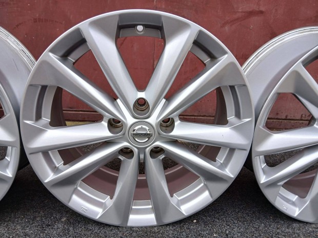 4db Nissan Qashqai Leaf Juke X-Trail Pulsar alufelni felni 17" 5x114.3