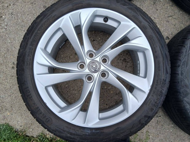 4db Opel Astra K 17" alufelni felni 2023-as Conti nyári gumikkal 5x105