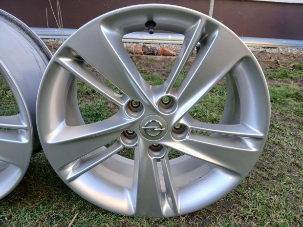 4db Opel Insignia B Astra J Zafira C Ampera alufelni felni 17" 5x115