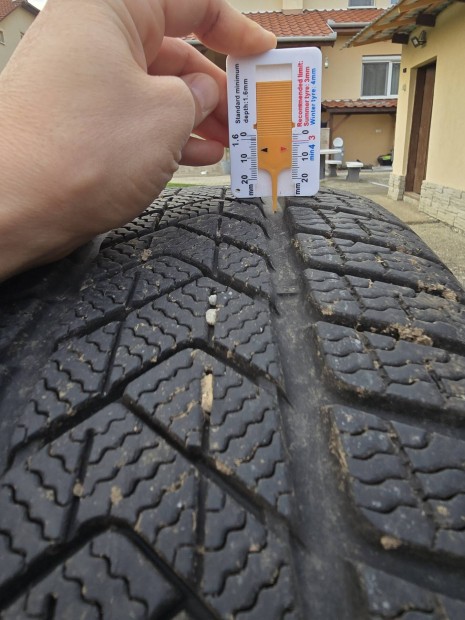 4db Pirelli Sottozero 3 tligumi 245/45R18
