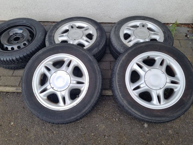 4db Renault Techrun gyári alufelni Bridgestone gumikkal