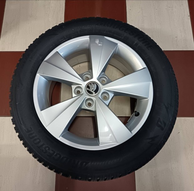 4db Skoda Octavia gyri j alufelni Bridgestone tli gumival 16"