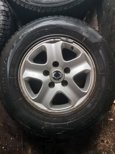 4db Szép Olcsó Ssangyong felni gumival