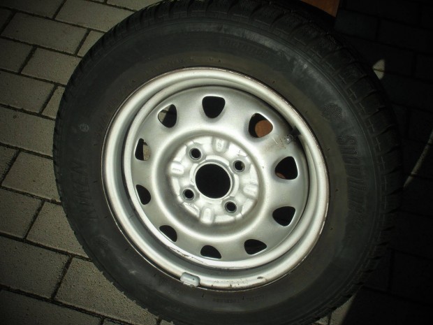 4db.Téligumi felnivel eladó 165/70/13