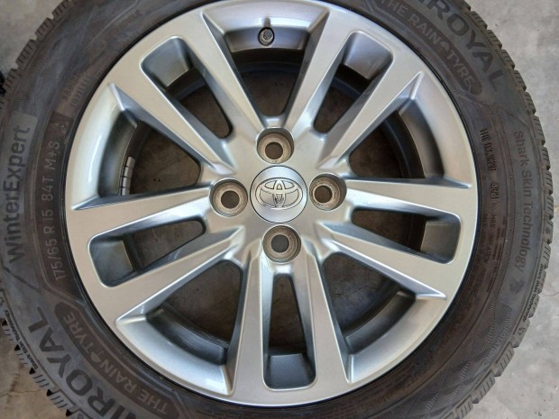4db Toyota Yaris 15" alufelni felni jszer tli gumikkal 4x100