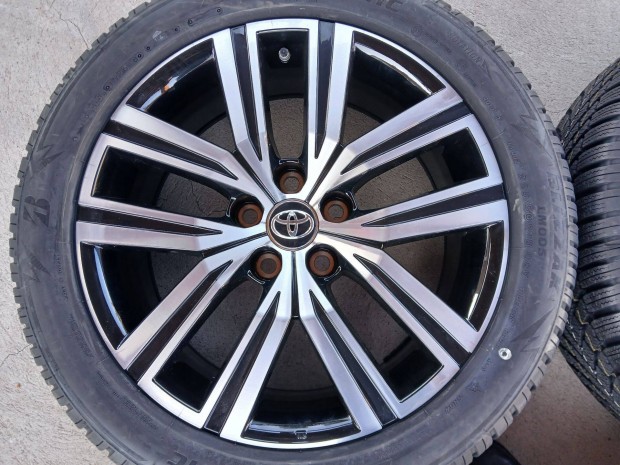 4db Új 0km-es 18" Toyota Corolla Cross alufelni felni új téli gumikkal