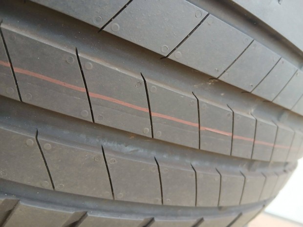 4db j 225/65 R17 Bridgestone nyri gumi 225/65R17 17