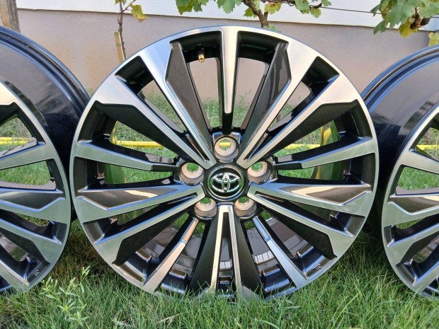 4db Új Toyota Corolla Yaris Cross Auris 17" alufelni felni 5x114.3