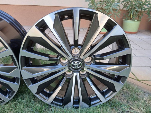 4db Új Toyota Corolla Yaris Cross Auris 17" alufelni felni 5x114.3