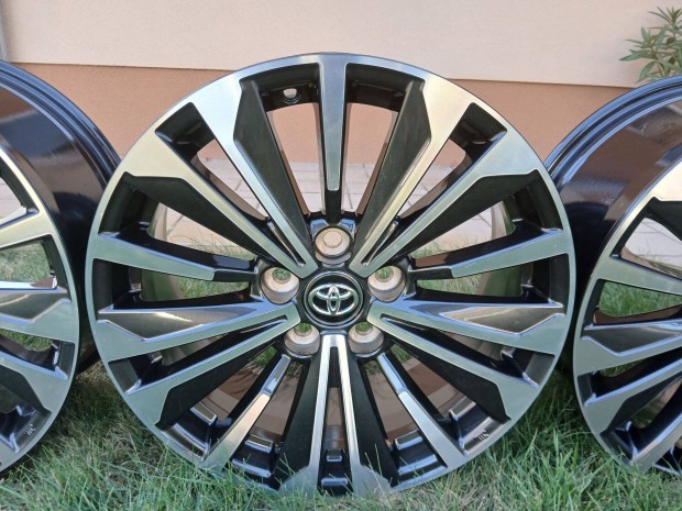 4db Új Toyota Corolla Yaris Cross Auris 17" alufelni felni 5x114.3