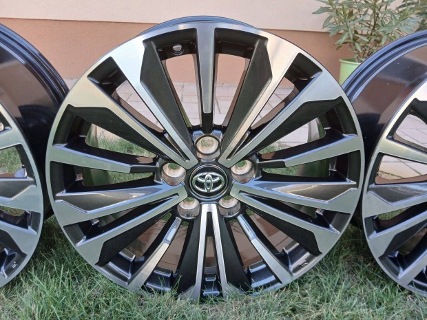 4db Új Toyota Corolla Yaris Cross Auris 17" alufelni felni 5x114.3