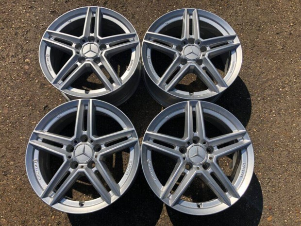 4db Uniwheels 16 Mercedes-Benz alufelni. (3942)