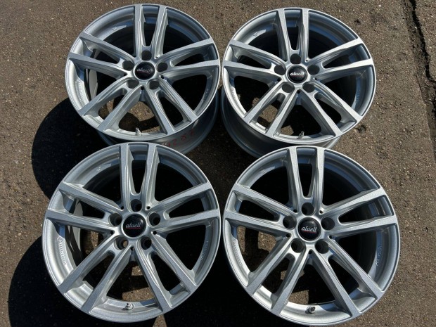 4db Uniwheels 17" VW - Skoda - Seat alufelni. (4287)