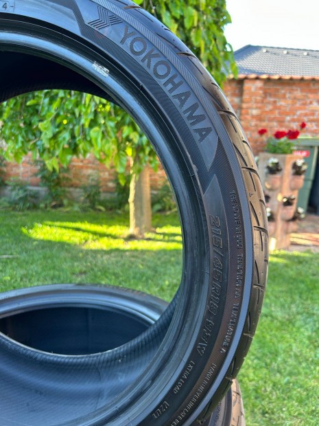 4db Yokohama nyári 215/45 R18 93 W TL használt gumi eladó