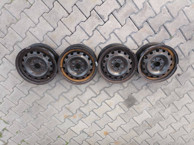 4db. 14" Mazda Toyota stb. lemez felni 4x100 ET35 agy 54.1 5.5JJ14