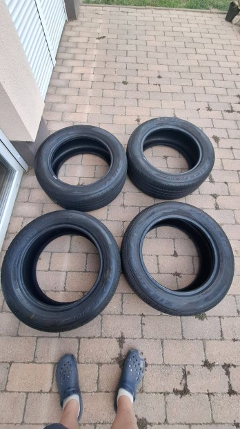 4db. 235/55 R17 103V Falken Zeix ZE310 Nyri gumi DOT 0621 5,0mm borda