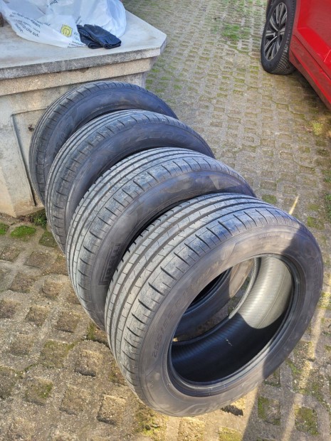 4db, 2400 km-t futott Pirelli Pzero 255/55 R19 107W nyri gumi