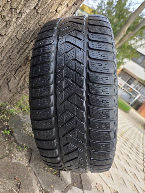 4db _ Pirelli Winter Sottozero 3 _ 235/35R19