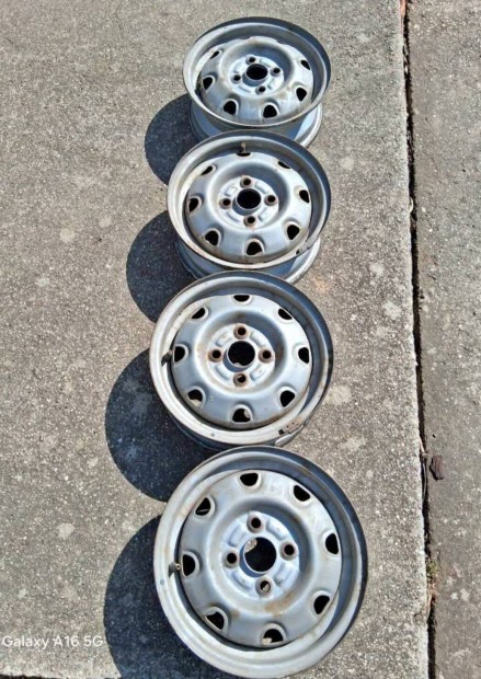 4db aut felni vasbl 13 colosak