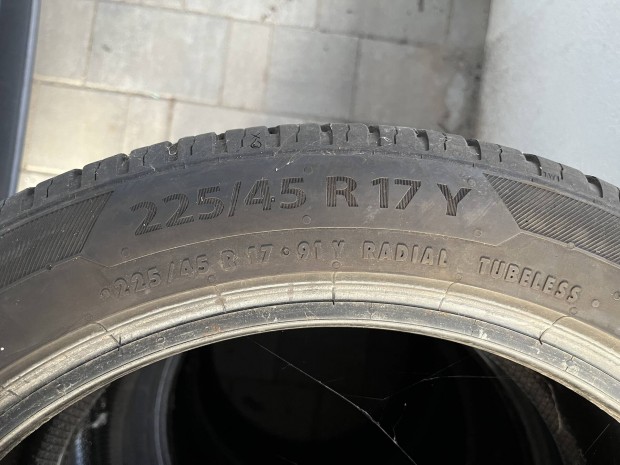 4db autó gumi: Barum Bravuris 5 225/45 r17 y 91y