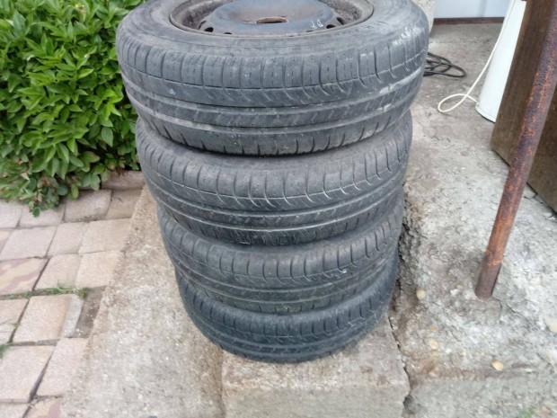 4db gumi 175x70xR13 4x100 felnivel egyben