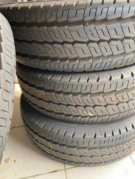 4db gumiabroncs lakóautóhoz. Continental Vancocamper 225/75/16CP