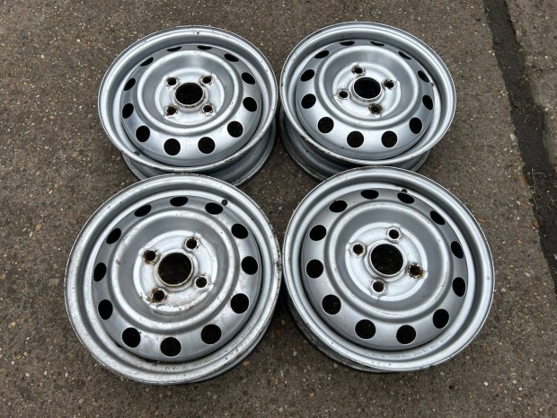 4db gyári 13" Kia acélfelni. (276)