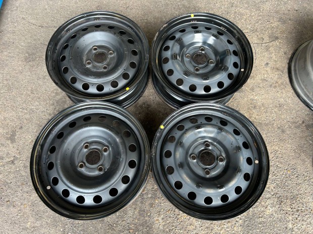 4db gyri 15" Kia aclfelni. (273)