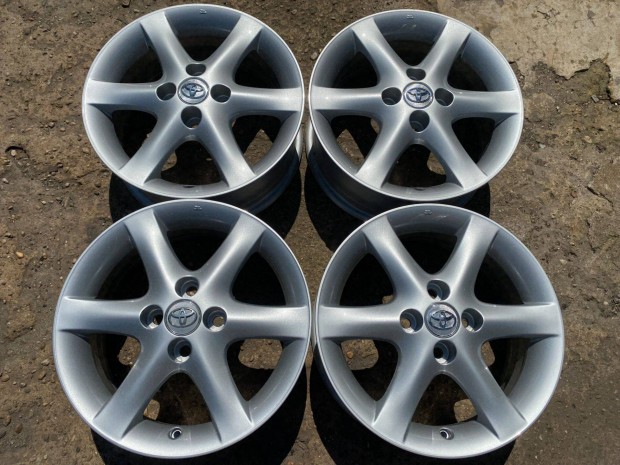 4db gyri 15" Toyota Yaris alufelni. (3412)