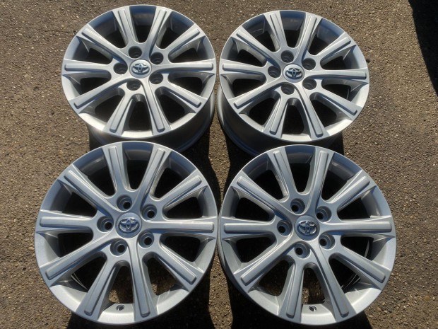 4db gyri 16 Toyota Avensis Auris alufelni. (4123)