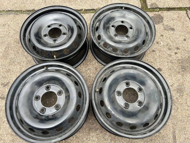 4db gyári 16" Renault Master acélfelni. ("245")