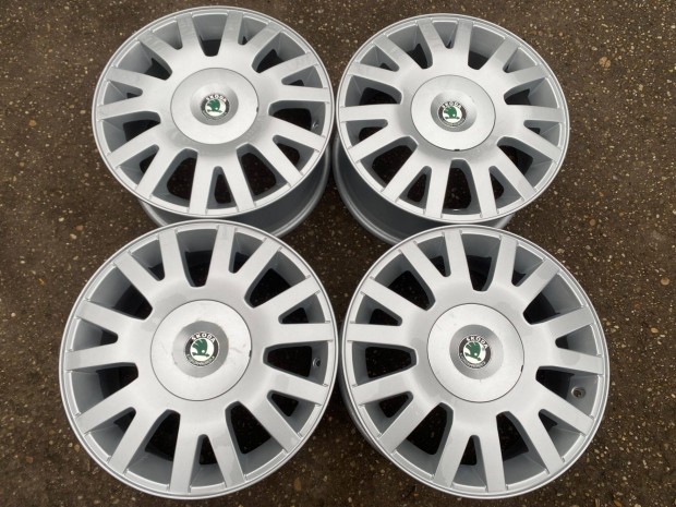 4db gyri 16" Skoda Superb alufelni. (3605)