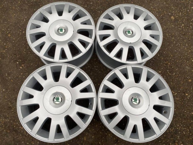 4db gyári 16" Skoda Superb alufelni. ("3605")