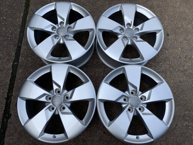 4db gyári 17 Audi TT alufelni. ("2559")