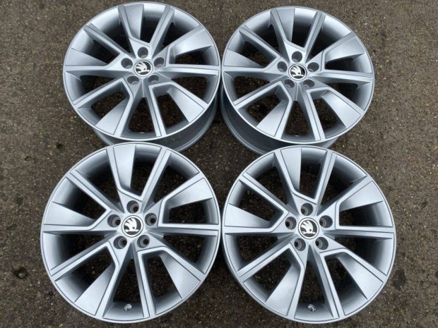 4db gyári 17 Skoda Kamiq Scala alufelni. ("2941")