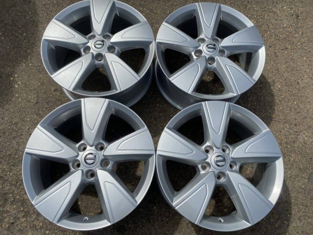 4db gyári 17 Volvo XC40 XC60 alfelni. ("3203")