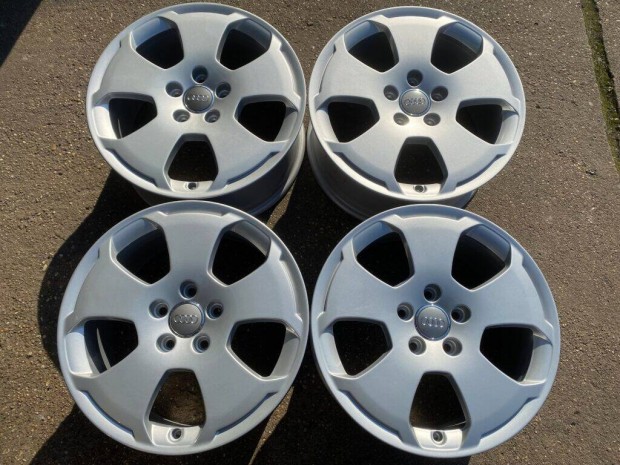 4db gyári 17" Audi A3 8P alufelni. ("3731")
