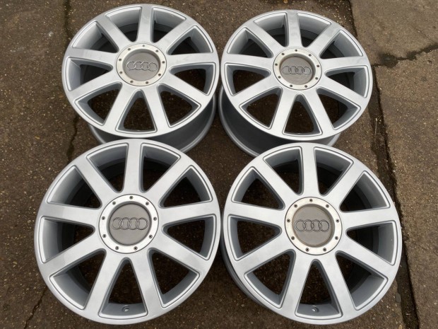 4db gyri 17" Audi A3 - A4 - A6 - A8 alufelni. (3642)